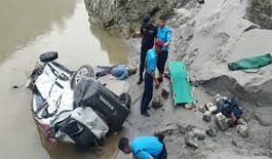 टैक्सी के नदी में गिरने से पांच की मौत, एक लापता