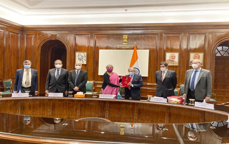 15वें वित्त आयोग ने वित्तमंत्री को अपनी रिपोर्ट प्रस्तुत की 15वें वित्त आयोग ने वित्तमंत्री को अपनी रिपोर्ट प्रस्तुत की