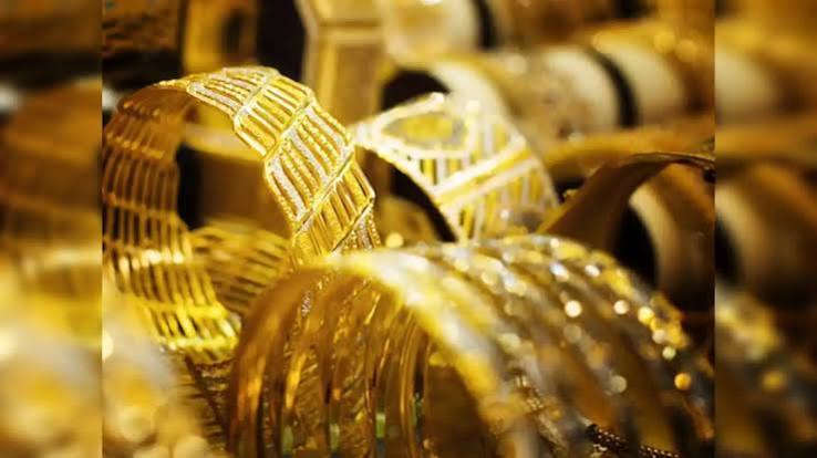 सोना 150 रुपये टूटा, चांदी 5,000 रुपये लुढ़की सोना 150 रुपये टूटा, चांदी 5,000 रुपये लुढ़की