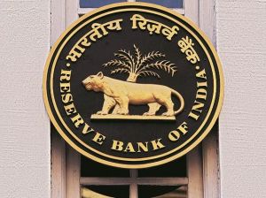   रिजर्व बैंक ने सभी बैंकों को फ्लोटिंग दर ऋणों को एक्सटर्नल बेंचमार्क से जोडऩे का निर्देश दिया