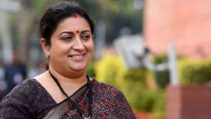  स्मृति ईरानी ने बड़े वाणिज्यिक ब्रांडों को सीधे बुनकरों से सामान खरीदने को कहा