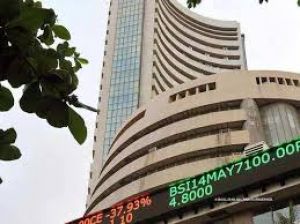  सेंसेक्स 600 अंक से अधिक की तेजी के साथ रिकॉर्ड ऊंचाई पर, निफ्टी 15,100 के पार