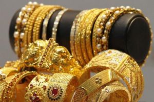   आज फिर गिरी सोने-चांदी की कीमत, जानिए कितनी सस्ती हो गईं ये धातुएं....  