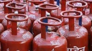  आज से  सस्ता हुआ रसोई गैस सिलेंडर...