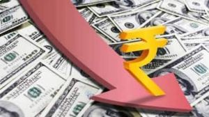 डॉलर के मुकाबले रुपया 32 पैसे लुढ़का