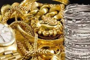 सोने की कीमत फिर कम हुई...जानें 10 ग्राम  के लिए कितने रुपए खर्च करने होंगे...चांदी भी टूटी