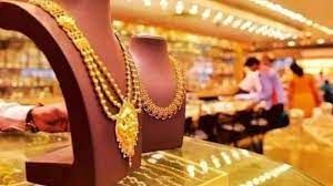 सोना-चांदी की कीमतों में आज फिर गिरावट... जानें क्या हुआ भाव