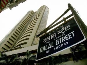  सेंसेक्स 255 अंक उछलकर नई ऊंचाई पर, निफ्टी 15,900 के स्तर से ऊपर