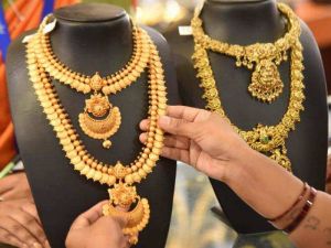 सोना हुआ सस्ता.. जानें अब 10 ग्राम की कीमत क्या हुई...