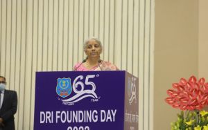 वित्‍तमंत्री निर्मला सीतारामन ने देश में नशीले पदार्थों और अन्‍य वस्‍तुओं की तस्‍करी रोकने के लिए अंतर्राष्‍ट्रीय सहयोग की आवश्‍यकता पर बल दिया