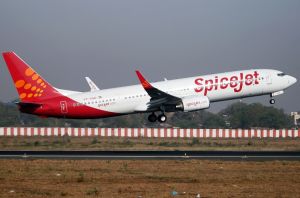  स्पाइसजेट ने पायलटों का वेतन बढ़ाया