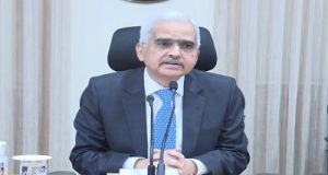 सेंट्रल बैंक ने यूपीआई लाइट के लिए प्रति लेन देन सीमा बढाकर पांच सौ रूपये की