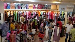 गांधी जयंती पर क्नाट प्लेस में खादी दुकान पर रिकॉर्ड 1.5 करोड़ रुपये की बिक्री