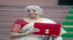 वित्त मंत्री निर्मला सीतारमण ने पेश किया बजट, कहा- मध्यम वर्ग की बढ़ेगी खर्च करने की क्षमता 