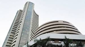 भारी उतार-चढ़ाव के बाद सेंसेक्स 260 अंक की बढ़त के साथ बंद, विदेशी निवेशकों का मिला समर्थन
