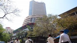  भारतीय शेयर बाजार हरे निशान में बंद, सेंसेक्स 270 अंक उछला 