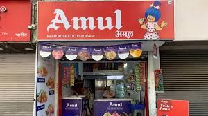 अमूल ने घी, मक्खन, आइसक्रीम सहित 700 से ज्यादा उत्पाद पैक की कीमत घटाई