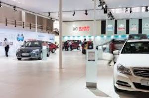 वाहनों के शोरूम पर उमड़े लोग, बन गया बिक्री का नया रिकॉर्ड