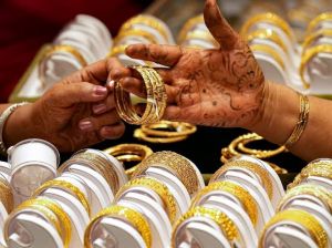  सोने-चांदी में तेजी के आसार; महंगाई, पश्चिम एशिया तनाव पर निवेशकों की नजर: विश्लेषक