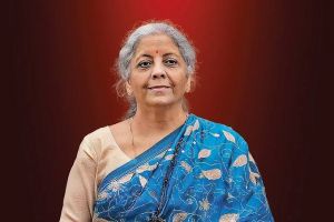 रुपये में अत्यधिक उतार-चढ़ाव रोकने के प्रयास जारी रखेगा आरबीआई: सीतारमण