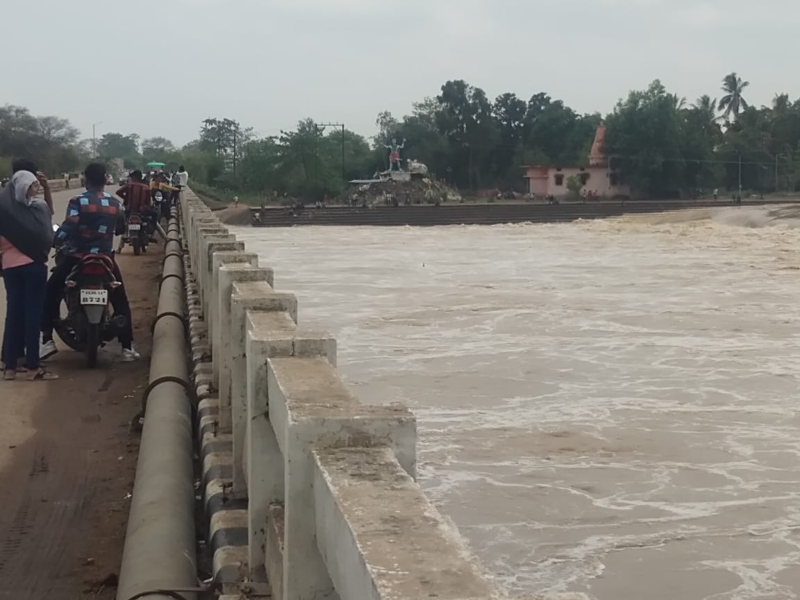 शुरुआती बारिश में ही छलक गए बराज शुरुआती बारिश में ही छलक गए बराज