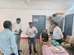 संभागायुक्त कावरे ने किया कार्यालय कलेक्टर सहित अन्य कार्यालयों का निरीक्षण संभागायुक्त कावरे ने किया कार्यालय कलेक्टर सहित अन्य कार्यालयों का निरीक्षण