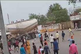 सड़क हादसे में एक ही परिवार के दो लोगों की मौत, दो घायल सड़क हादसे में एक ही परिवार के दो लोगों की मौत, दो घायल