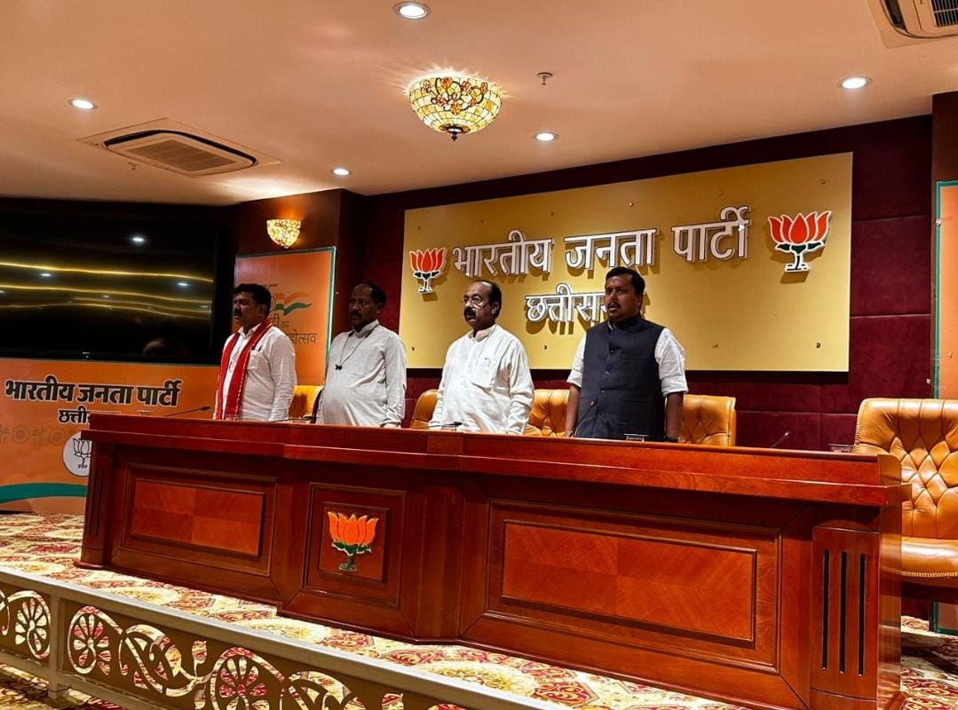 प्रधानमंत्री नरेंद्र मोदी के छत्तीसगढ़ प्रवास को लेकर नितिन नबीन व अरुण साव ने ली मोर्चा की संयुक्त बैठक प्रधानमंत्री नरेंद्र मोदी के छत्तीसगढ़ प्रवास को लेकर नितिन नबीन व अरुण साव ने ली मोर्चा की संयुक्त बैठक