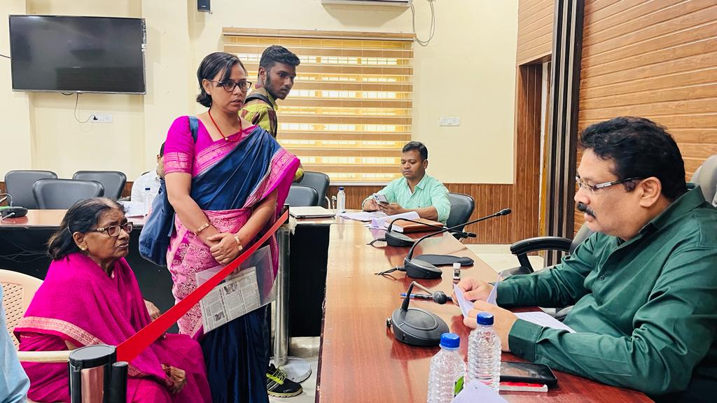 अपर कलेक्टर ने जनदर्शन में सुनी आमजनों की समस्याएं अपर कलेक्टर ने जनदर्शन में सुनी आमजनों की समस्याएं