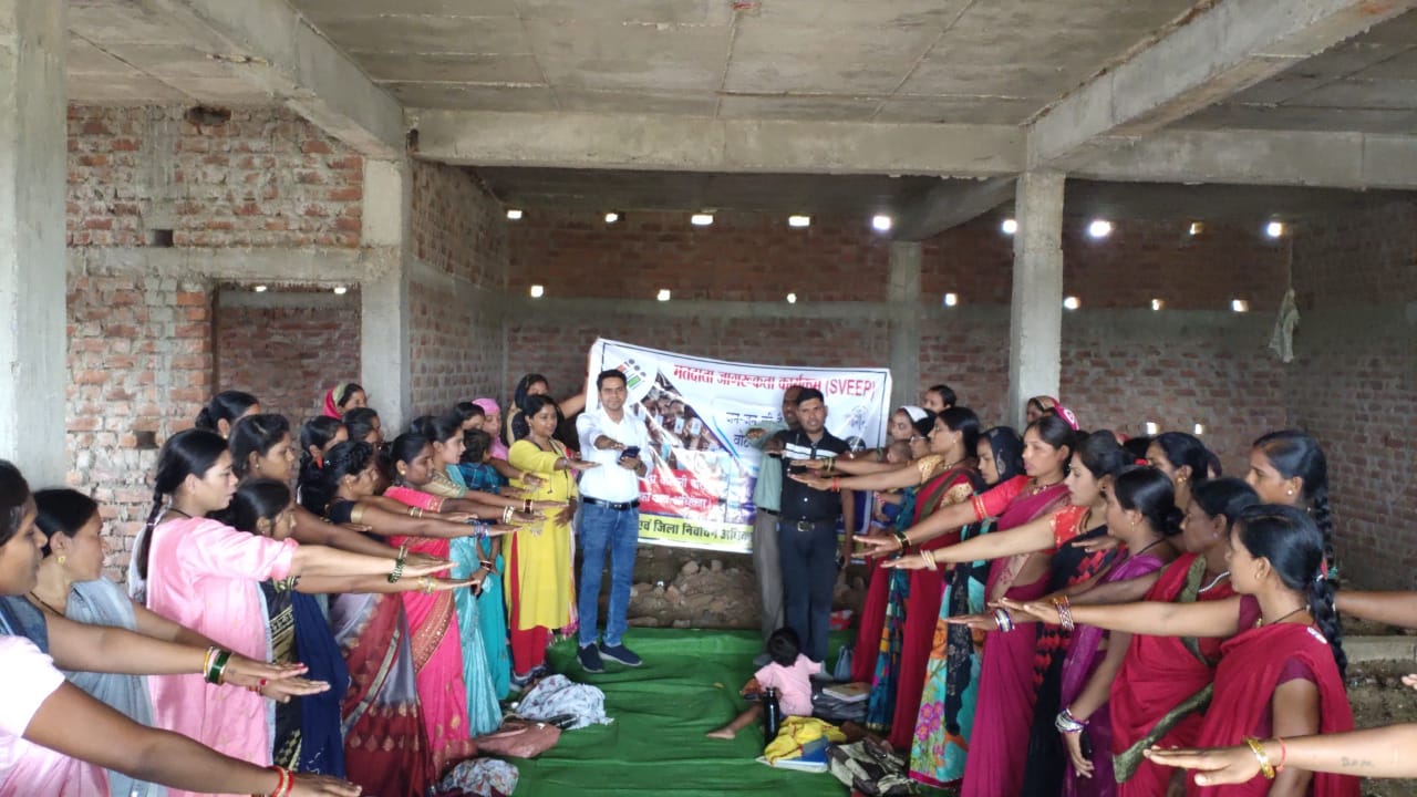 स्वीप कार्यक्रम से गांवों में आ रही है मतदान के लिए जागरूकता स्वीप कार्यक्रम से गांवों में आ रही है मतदान के लिए जागरूकता