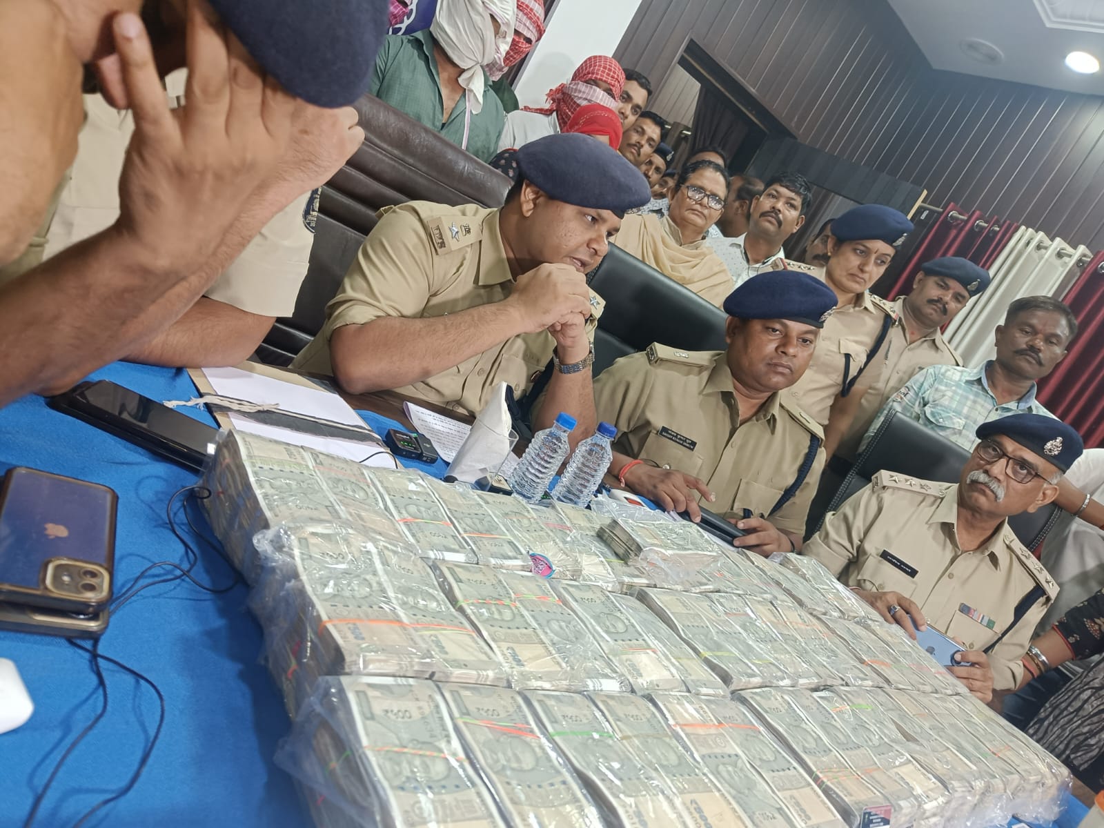 फर्जी ईडी अधिकारी बनकर करोड़ों रुपए की ठगी करने वाले चढ़े दुर्ग पुलिस के हत्थे... अब तक नौ आरोपी गिरफ्तार फर्जी ईडी अधिकारी बनकर करोड़ों रुपए की ठगी करने वाले चढ़े दुर्ग पुलिस के हत्थे... अब तक नौ आरोपी गिरफ्तार