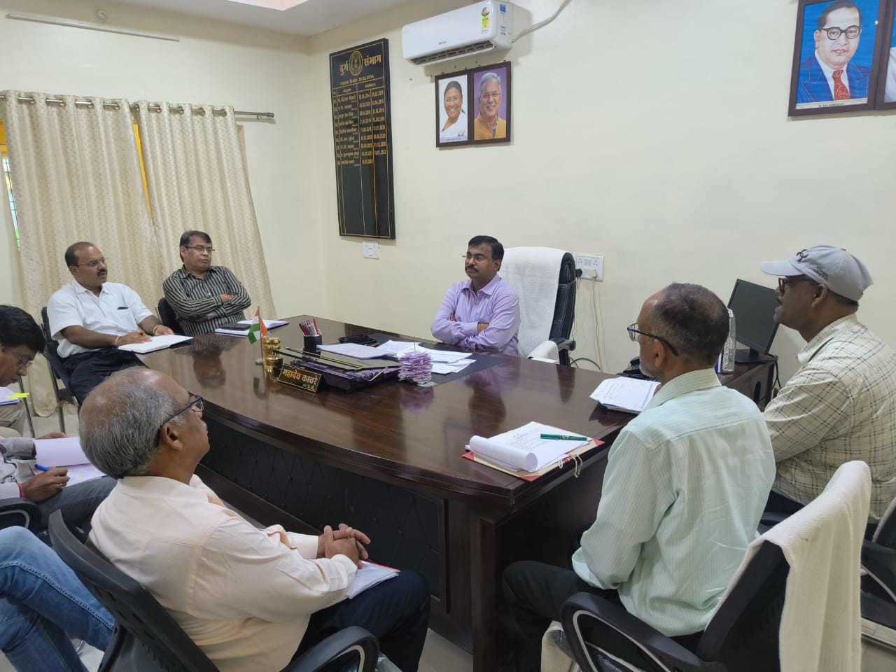 संभागायुक्त ने अधीक्षण अभियंताओं की ली बैठक, अभियंताओं को निर्माण कार्याे में तेजी लाने के दिये निर्देश संभागायुक्त ने अधीक्षण अभियंताओं की ली बैठक, अभियंताओं को निर्माण कार्याे में तेजी लाने के दिये निर्देश