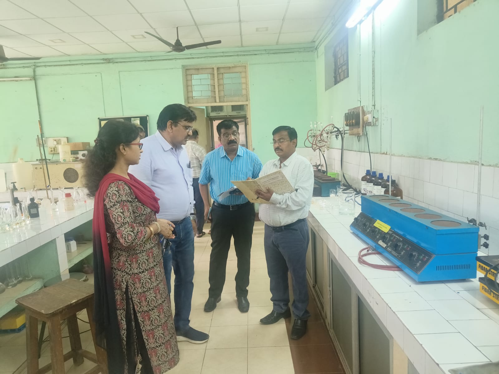 कुलपति एवं संभागायुक्त श्री कावरे ने पशु चिकित्सा एवं पशु पालन महाविद्यालय अंजोरा का किया औचक निरीक्षण कुलपति एवं संभागायुक्त श्री कावरे ने पशु चिकित्सा एवं पशु पालन महाविद्यालय अंजोरा का किया औचक निरीक्षण