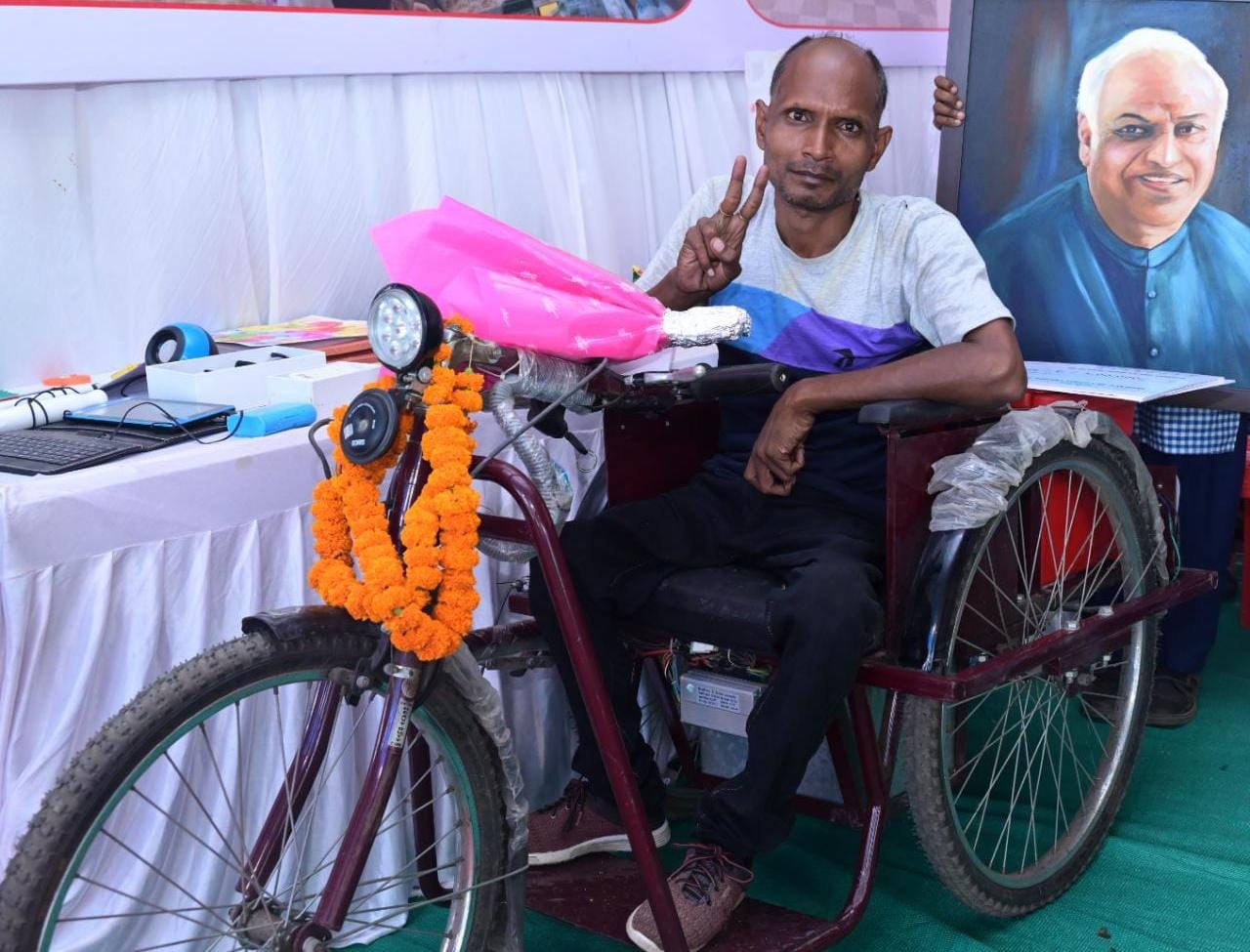 भरोसे का सम्मेलन : ट्राइसाइकिल मिलने से अब हर राह होगी आसान भरोसे का सम्मेलन : ट्राइसाइकिल मिलने से अब हर राह होगी आसान