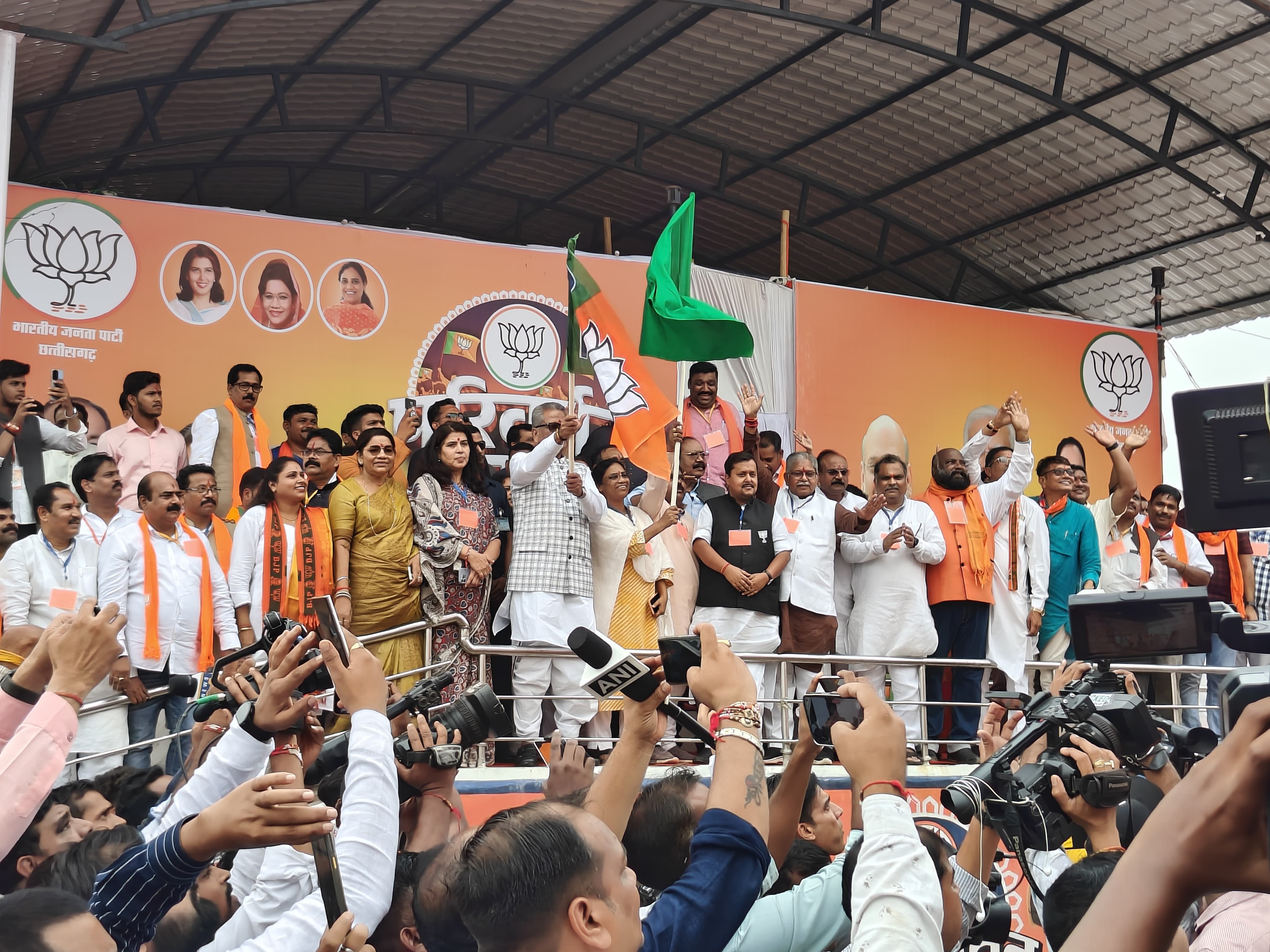 विजय पथ पर निकला भाजपा का परिवर्तन रथ विजय पथ पर निकला भाजपा का परिवर्तन रथ