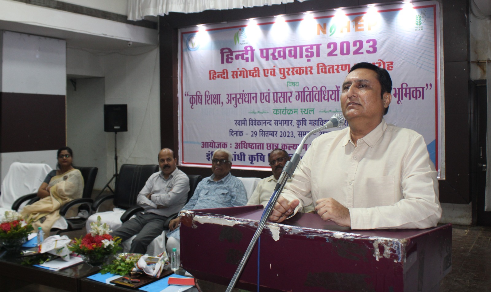 कृषि अनुसंधानों को किसानों तक पहुंचाने में हिन्दी की महत्वपूर्ण भूमिका : डॉ. संजय अलंग कृषि अनुसंधानों को किसानों तक पहुंचाने में हिन्दी की महत्वपूर्ण भूमिका : डॉ. संजय अलंग