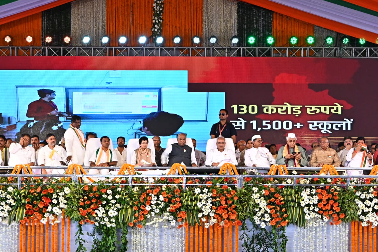 सांसद मल्लिकार्जुन खडग़े व मुख्यमंत्री भूपेश बघेल ने प्रदेश के 82 विकासखंड में जैतखाम निर्माण का किया शिलान्यास सांसद मल्लिकार्जुन खडग़े व मुख्यमंत्री भूपेश बघेल ने प्रदेश के 82 विकासखंड में जैतखाम निर्माण का किया शिलान्यास