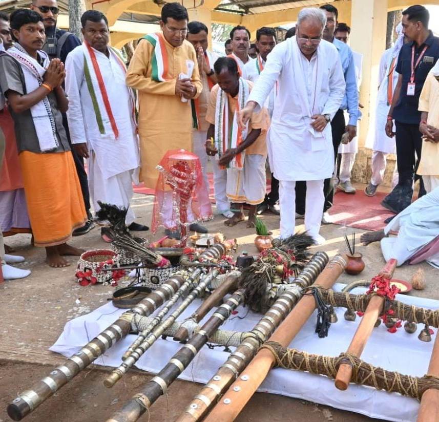 बस्तर की देवगुड़ियां और मातागुड़ियां हुई लिपिबद्ध बस्तर की देवगुड़ियां और मातागुड़ियां हुई लिपिबद्ध