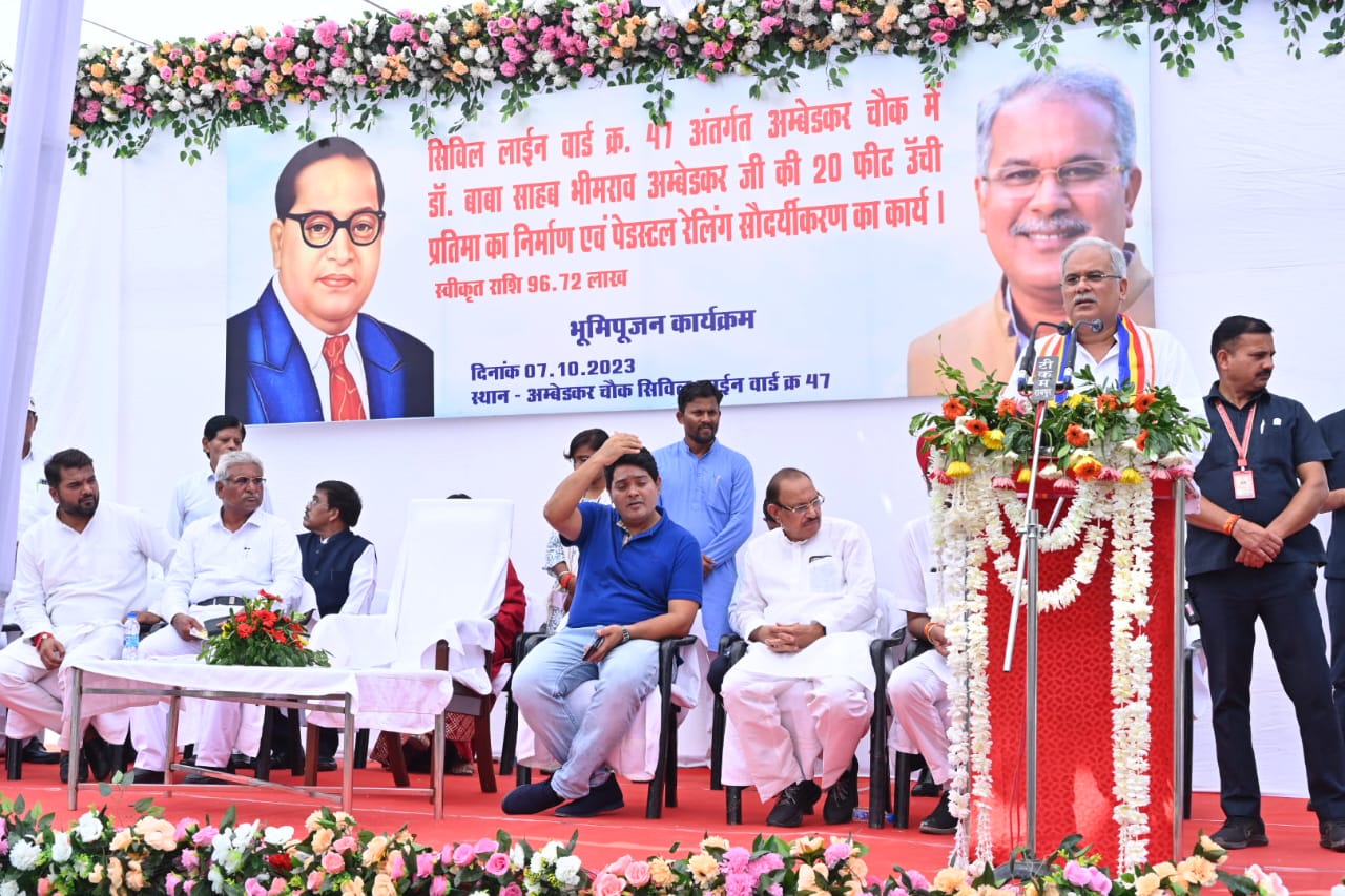 संविधान को सर्वोच्च मानते हुए इसकी रक्षा करना सभी की जिम्मेदारी, क्योंकि संविधान हमें अधिकार सम्पन्न बनाता है : मुख्यमंत्री संविधान को सर्वोच्च मानते हुए इसकी रक्षा करना सभी की जिम्मेदारी, क्योंकि संविधान हमें अधिकार सम्पन्न बनाता है : मुख्यमंत्री