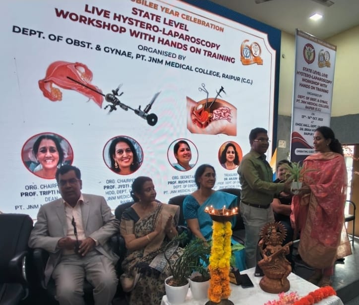 हिस्टेरोस्कोपी के हैंड्स ऑन लाइव वर्कशॉप में डॉक्टरों ने बच्चादानी के मुख से निकाला टेनिस बाल के आकार का ट्यूमर हिस्टेरोस्कोपी के हैंड्स ऑन लाइव वर्कशॉप में डॉक्टरों ने बच्चादानी के मुख से निकाला टेनिस बाल के आकार का ट्यूमर