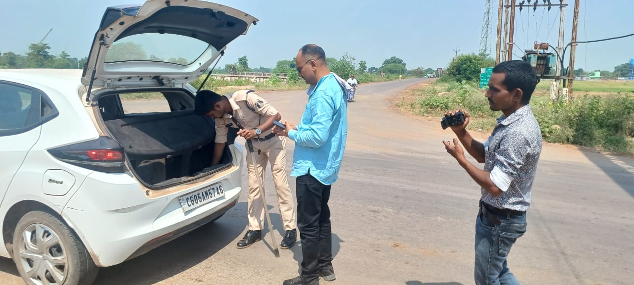 विधानसभा चुनाव : बालोद जिले के 9 चेक पोस्टों में आने-जाने वालों की निगरानी की जा रही है विधानसभा चुनाव : बालोद जिले के 9 चेक पोस्टों में आने-जाने वालों की निगरानी की जा रही है