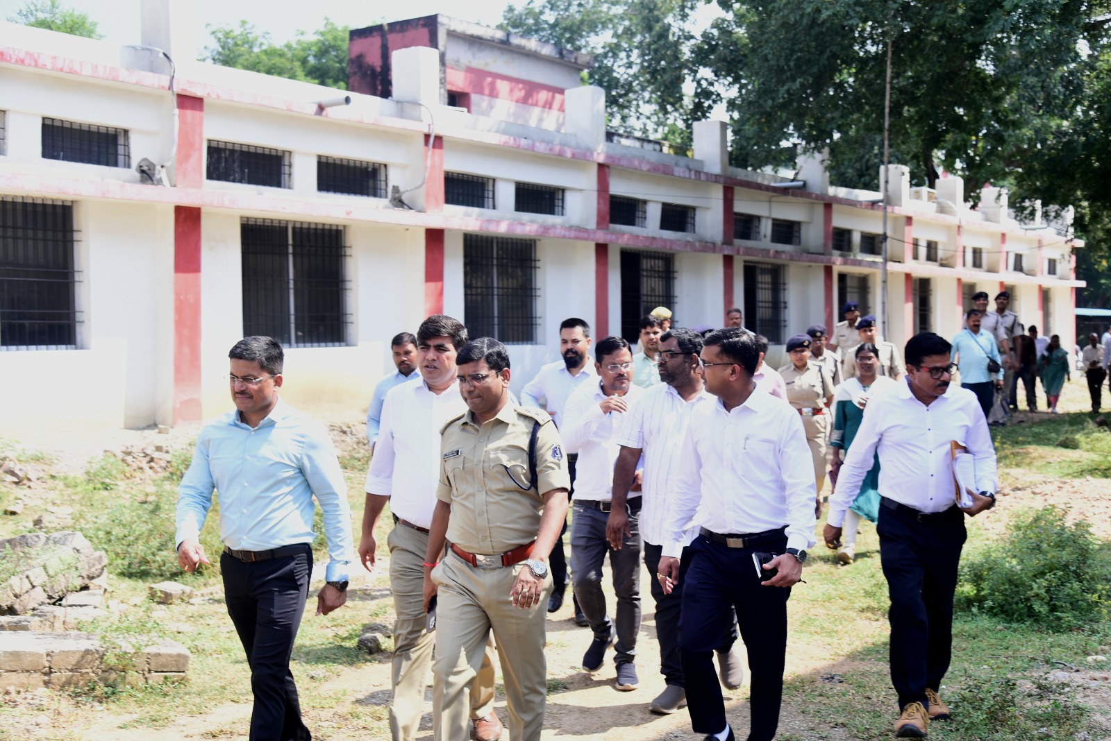 कलेक्टर-एसपी ने स्ट्रांग रूम एवं मतगणना स्थल का किया निरीक्षण कलेक्टर-एसपी ने स्ट्रांग रूम एवं मतगणना स्थल का किया निरीक्षण