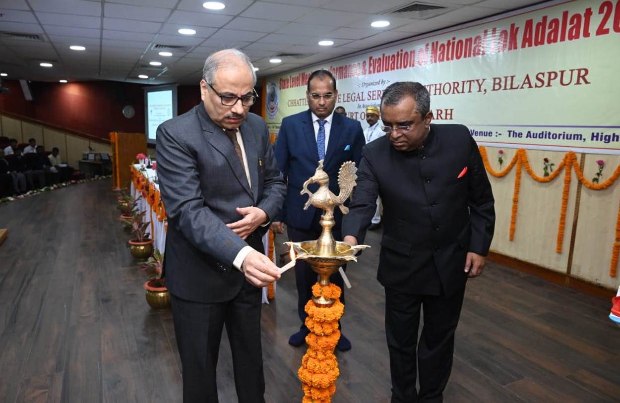 तीन राष्ट्रीय लोक अदालतों के माध्यम से निपटे 11 लाख 78 हजार से अधिक केस, 78 प्रतिशत केस सुलझाये गये तीन राष्ट्रीय लोक अदालतों के माध्यम से निपटे 11 लाख 78 हजार से अधिक केस, 78 प्रतिशत केस सुलझाये गये