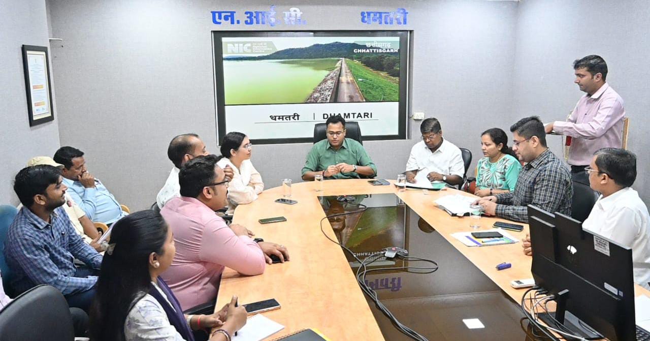 ईव्हीएम का किया गया प्रथम चरण का रेंडामाइजेशन ईव्हीएम का किया गया प्रथम चरण का रेंडामाइजेशन