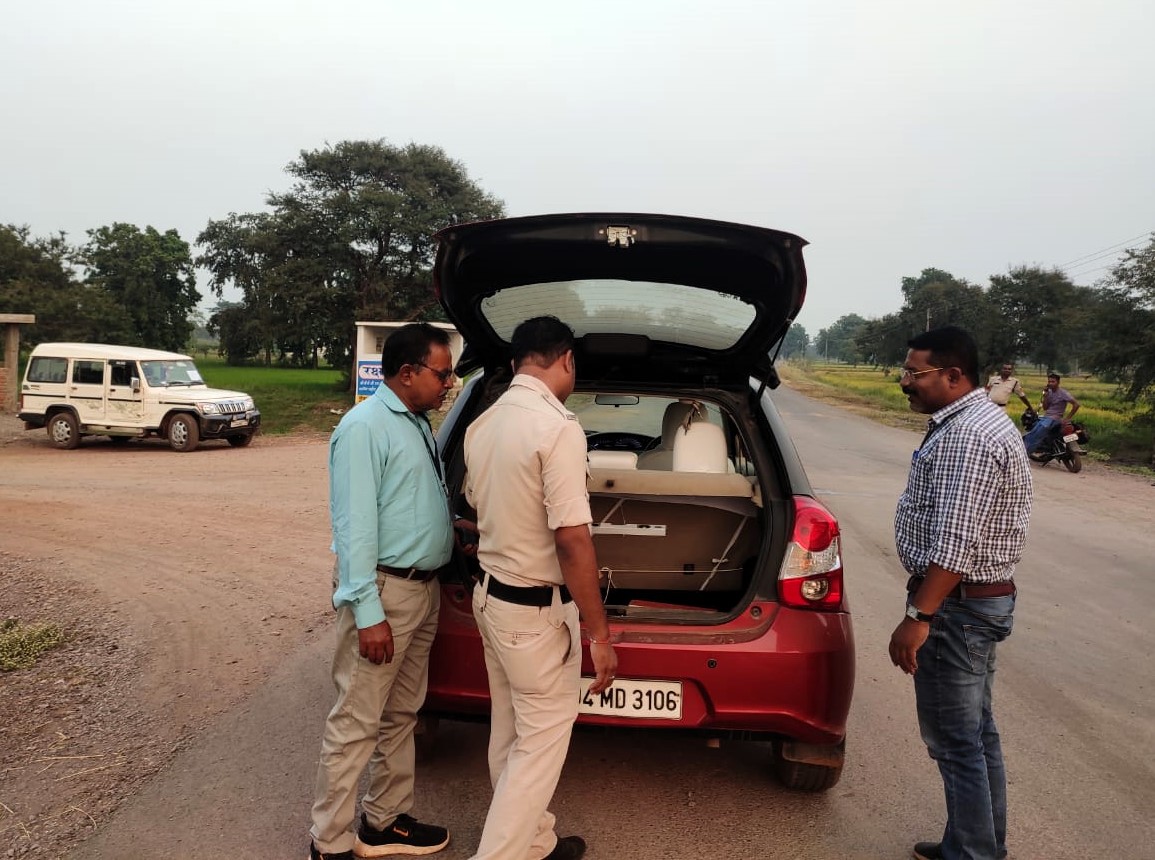 जिले के विभिन्न स्थानों में एसएसएटी की 9 टीम पूरे समय सक्रिय जिले के विभिन्न स्थानों में एसएसएटी की 9 टीम पूरे समय सक्रिय