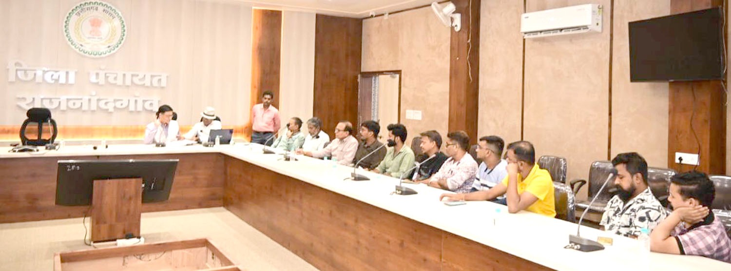 प्रिंटिंग प्रेस संचालकों को कराया गया चुनाव आयोग के निर्देशों से अवगत प्रिंटिंग प्रेस संचालकों को कराया गया चुनाव आयोग के निर्देशों से अवगत