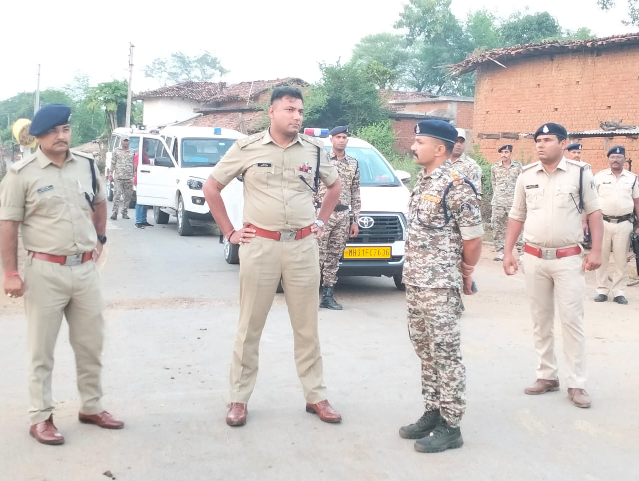 डोंगरगांव व डोंगरगढ़ के स्ट्रांग रूम की एसपी ने देखी व्यवस्था डोंगरगांव व डोंगरगढ़ के स्ट्रांग रूम की एसपी ने देखी व्यवस्था