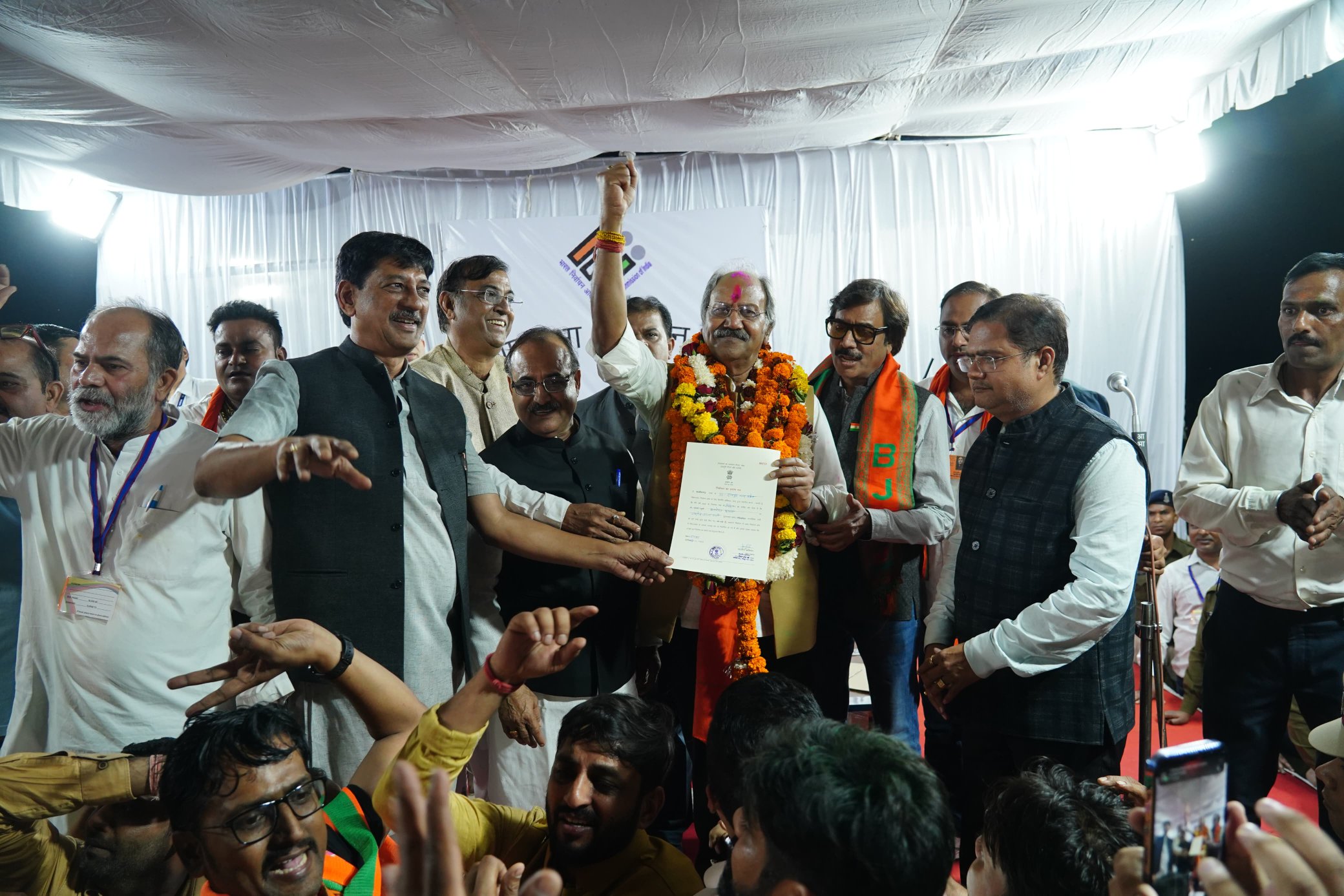 रिकॉर्ड जीत पर बृजमोहन अग्रवाल ने कहा-आप सभी को बधाई...आप सभी का आभार रिकॉर्ड जीत पर बृजमोहन अग्रवाल ने कहा-आप सभी को बधाई...आप सभी का आभार