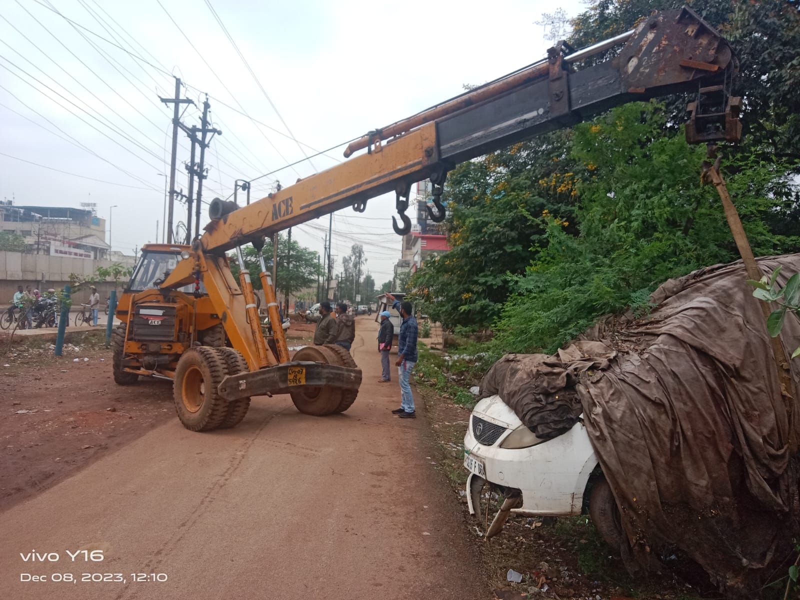 सर्विस रोड से कब्जा हटाने निगम का बेदखली अभियान सर्विस रोड से कब्जा हटाने निगम का बेदखली अभियान
