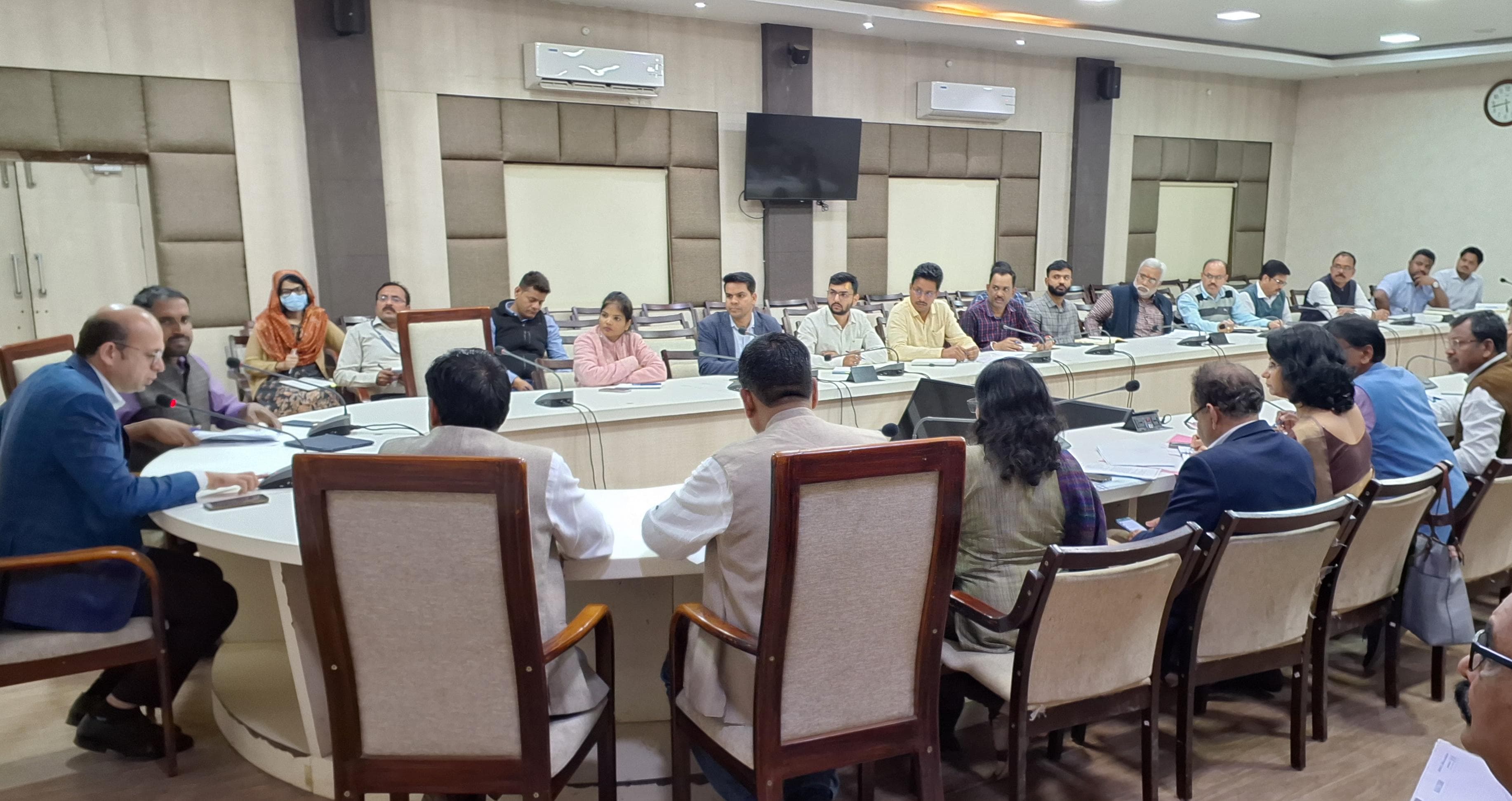 कलेक्टर ने विकसित भारत संकल्प यात्रा के आयोजन की तैयारी की ली बैठक कलेक्टर ने विकसित भारत संकल्प यात्रा के आयोजन की तैयारी की ली बैठक